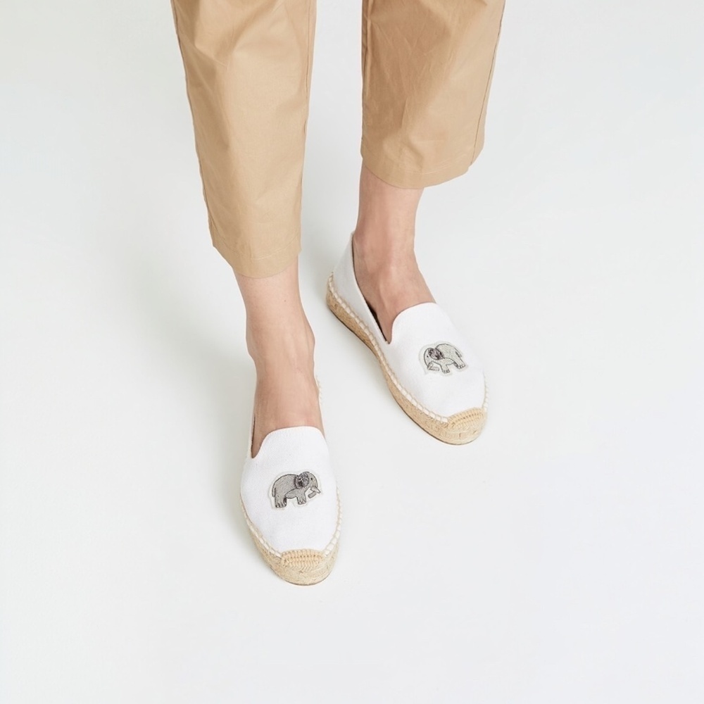 SOLUDOS Elephant Beaded Smoking Slipper in White Size 6